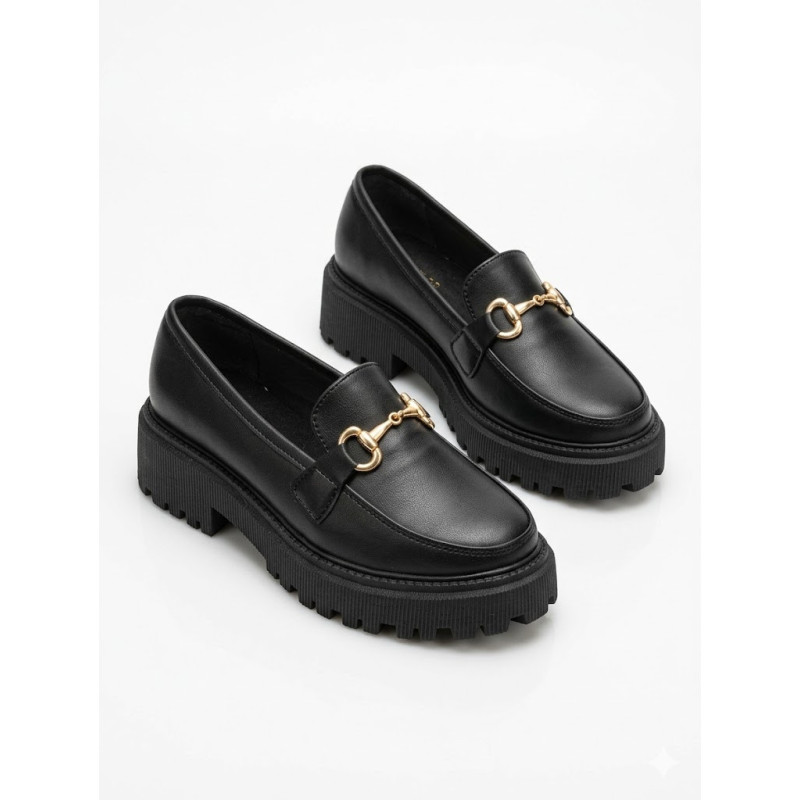 MOCASIN CLASICO NEGRO CON HEBILLA DORADA