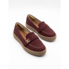 MOCASIN BAJO COLOR VINO DETALLE LATERAL
