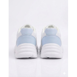 DEPORTIVO BLANCO CON DETALLES CELESTES