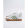 ESTILO SAMBA BAJO BLANCO Y GRIS LINEAS VERDES TONO CLARO
