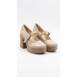 MARY JANE TACO ALTO COLOR BEIGE EN CHAROL
