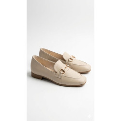 MOCASIN BAJO BEIGE PUNTA CUADRADA
