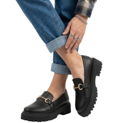 MOCASIN CLASICO NEGRO CON HEBILLA DORADA