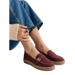 MOCASIN BAJO COLOR VINO DETALLE LATERAL