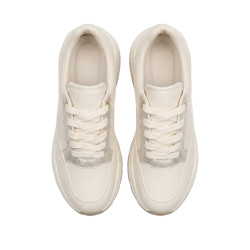 SNEAKER BEIGE BRILLOS EN PASADORES