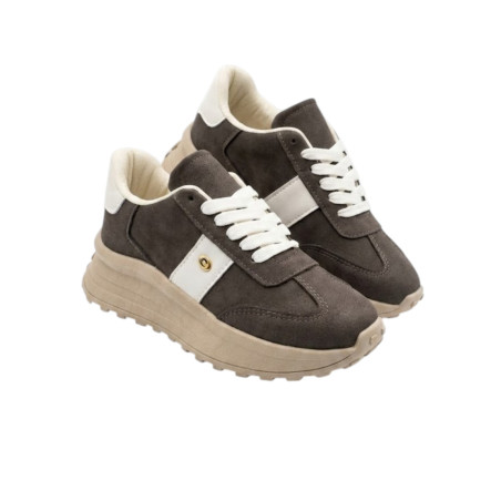 SNEAKER CHOCOLATE DETALLE BLANCO